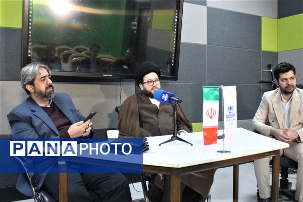 نشست صمیمی «محمد عکاف» با مدیران روابط عمومی نواحی آموزش و پرورش قم