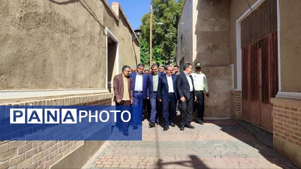 استاندار مرکزی در محلات؛ تجدید میثاق با شهدا و افتتاح ۸۳۴ میلیارد ریال پروژه عمرانی در هفته دولت