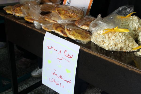 بازارچه دست‌سازه‌های دانش‌آموزی دبستان شهید بختیاری ناحیه 1 کرج