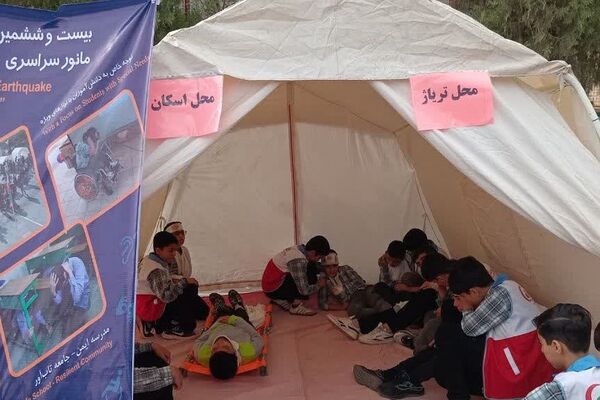 برگزاری مانور زلزله و ایمنی در دبیرستان شاهد شهید کاظمی شهرستان اسلامشهر