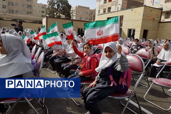 طلوع علم در مدرسه روشنگر با نغمه زنگ مهر