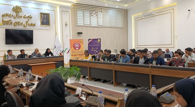  نشست صمیمانه مشاور دولت با نوجوانان اردبیلی