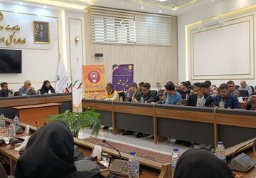  نشست صمیمانه مشاور دولت با نوجوانان اردبیلی