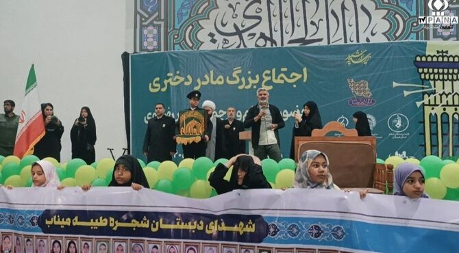 تجلی فرهنگ رضوی در بندرعباس؛ اجتماع گسترده مادر و دختری با حضور خادمان رضوی