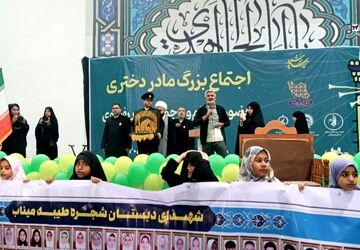تجلی فرهنگ رضوی در بندرعباس؛ اجتماع گسترده مادر و دختری با حضور خادمان رضوی