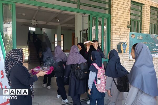 جشن مهر در دبیرستان ایثار و دبیرستان توحید یک شهر قدس