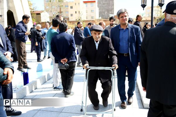 مراسم تشییع پیکر معلم و شاعر نامدار «باریشماز»