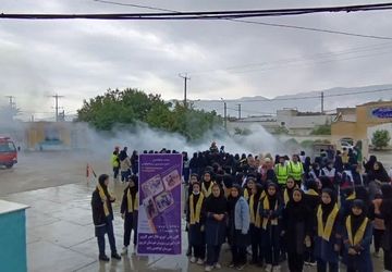 مانور سراسری زلزله در مدرسه شهید ابوالحسن زاده