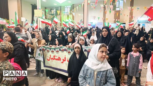 تجمع فرهنگیان و دانش‌آموزان ملکان در یادبود شهدای جنگ‌ تحمیلی سوم 
