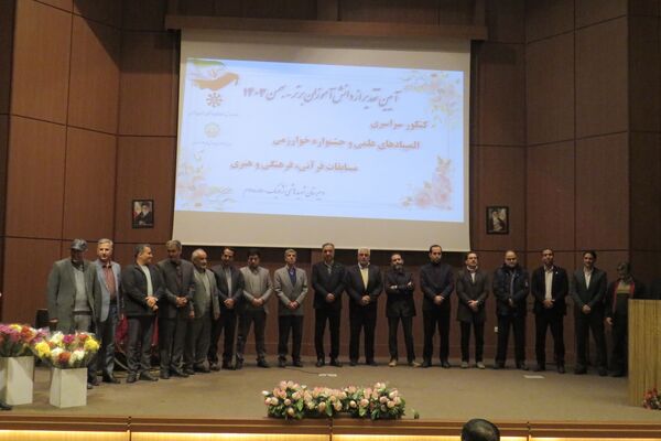 برگزاری آیین تجلیل از دانش‌آموزان برتر دبیرستان شهید هاشمی نژاد یک