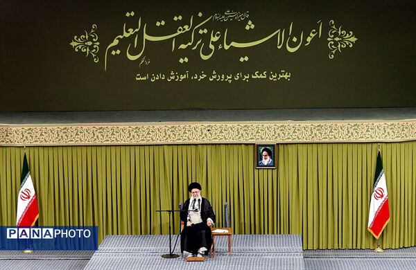 دیدار جمعی از معلمان با رهبر معظم انقلاب