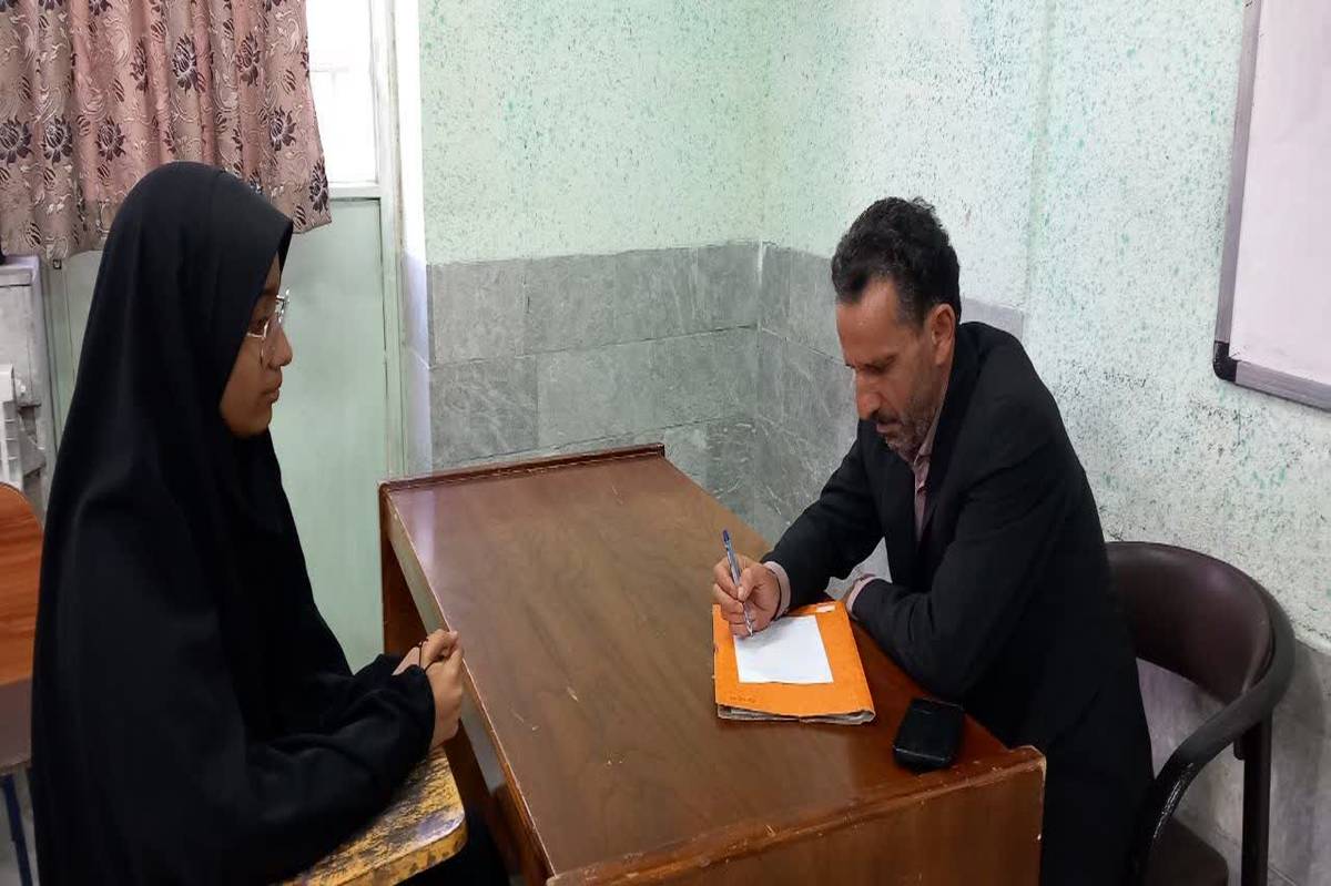 بازدید ناظر قرآن و عترت و نماز از دبیرستان عفت