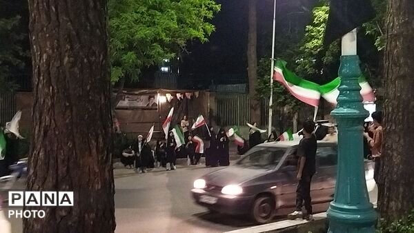 گذری بر میدان حافظ در   هشتاد و پنجمین شب از اجتماعات مردمی نیشابور
