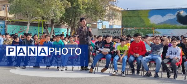 آشنا شدن دانش‌آموزان مدرسه فرزانگان با انواع آسیب‌های اجتماعی 