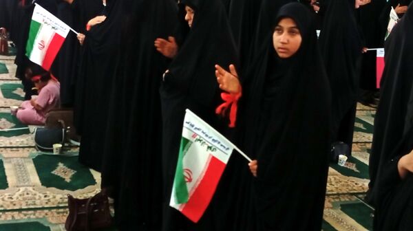 عزاداری دختران فاطمی شهر بن با محوریت حمایت از رهبری 