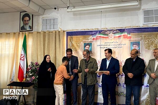 پژوهشگران نوجوان پیشوا روی سکوی افتخار