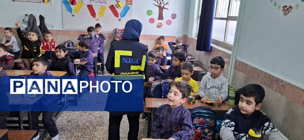 آموزش مصرف درست گاز همزمان با سرد شدن هوا در دبستان ملاصدرا در شهرستان قدس