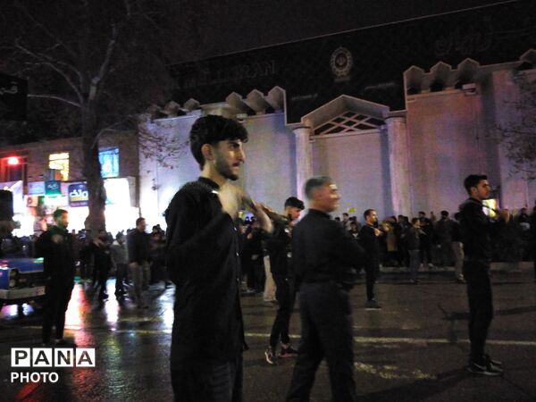 تجمع پر شور مردم ولایت مدار برای وداع با پیکر مطهر شهدای جنگ رمضان