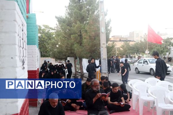 قرائت دعای زیارت عاشورا در شب های محرم در مسجد حضرت صاحب الزمان(عج)