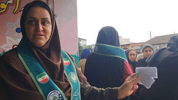 جلسه انتخابات انجمن اولیا و مربیان در دبستان شهید احمدپور قائمشهر