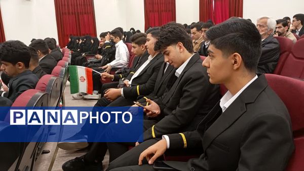 نشست صمیمی جوانان با حضرت آیت الله نورمفیدی