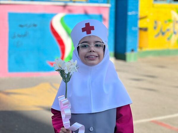 جشن ولادت حضرت زینب (س) و روز پرستار در دبستان المهدی ناحیه ۲ کرج