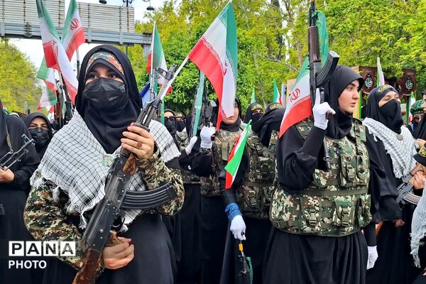 رزمایش بانوان و دختران بسیجی در شیراز
