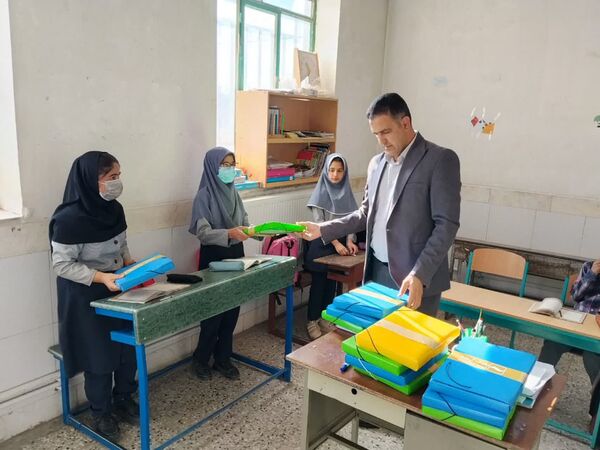 بازدید معاون آموزشی اداره آموزش و پرورش شهرستان خاتم از مدارس روستای خوانسار 