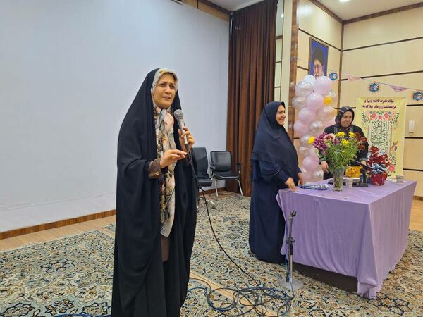گرامیداشت معلمان و فارغ‌التحصیلان در دبیرستان شهید بابایی