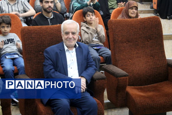 تجلیل از برگزیدگان دبیرستان شهید بهشتی شهرستان بوشهر (2)