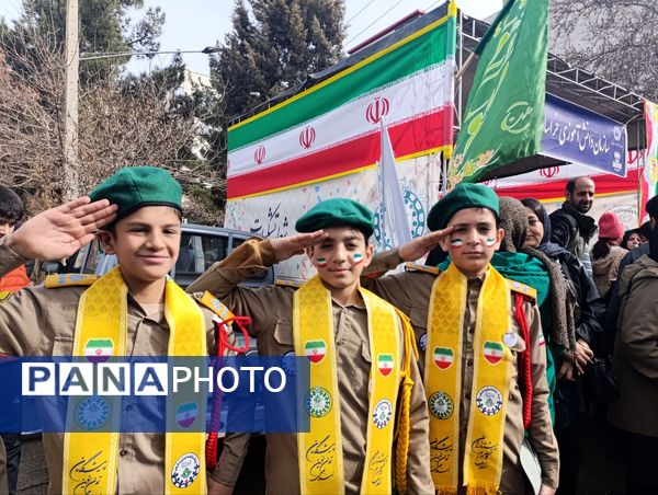 حضور چشمگیر مردم بجنورد در راهپیمایی ۲۲ بهمن