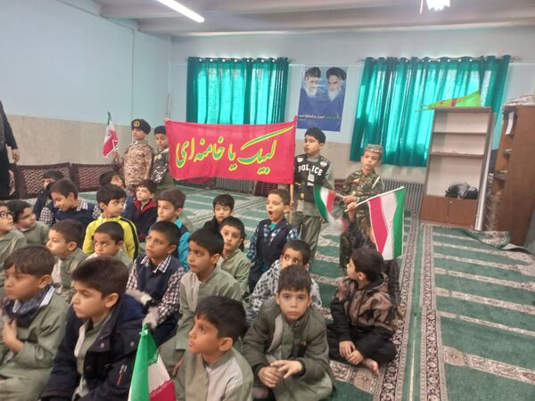 رئیس سازمان بسیج دانش‌آموزی شهرستان قدس مهمان دانش‌آموزان دبستان شهید رجایی 