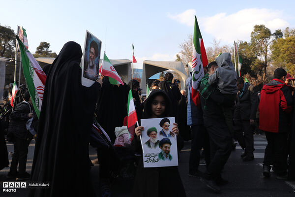 مراسم بیعت با سومین رهبر انقلاب در تهران - 2