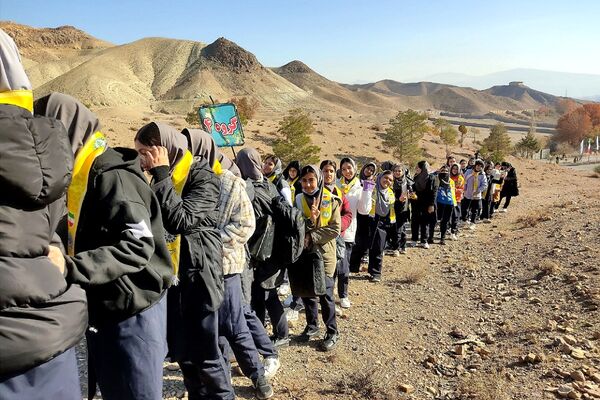 اعزام دانش آموزان شهرستان ورامین به اردو یک روزه تمشک