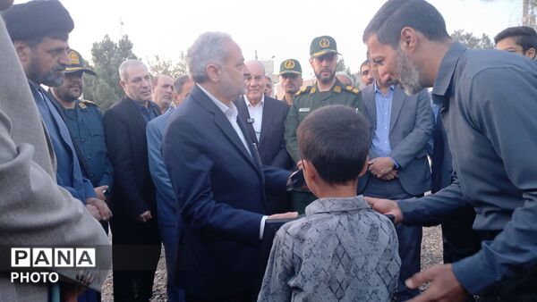 بازدید وزیر آموزش و پرورش از پروژه مدرسه ۶ کلاسه قهستان درمیان