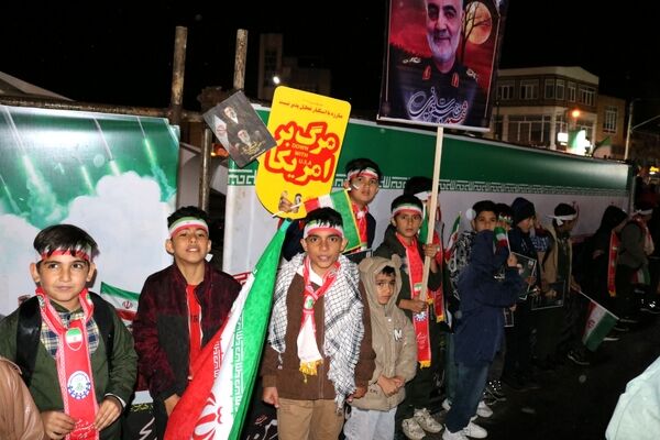 دانش‌آموزان پای کار وطن
