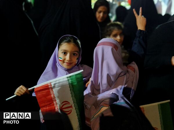 موج خروشان همبستگی در گلوگاه 