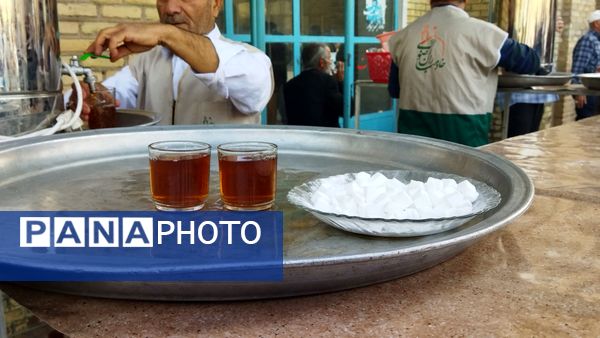 گذری بر فعالیت چایخانه مسجد جامع در روز جمعه 