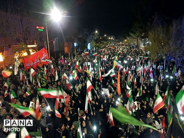 مراسم تشییع دو شهید شهرک صنعتی خیام زبرخان در حسینیه امام نیشابور 