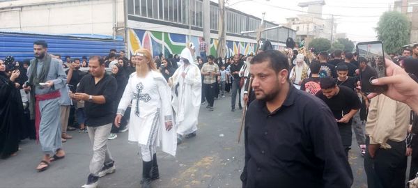 استقبال عزاداران حسینی از کاروان نمادین اسرای کربلا در قم