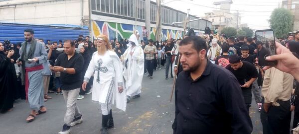 استقبال عزاداران حسینی از کاروان نمادین اسرای کربلا در قم