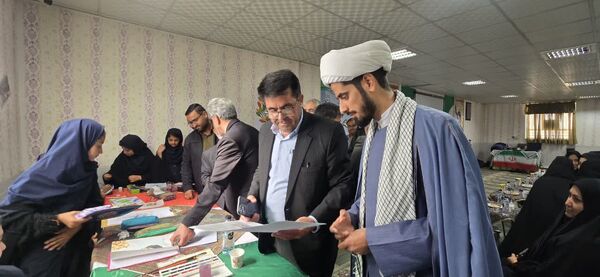 نواخته شدن زنگ استکبارستیزی و گرامیداشت هفته بسیج دانش‌آموزی در دبیرستان شاهد فردوس بافق