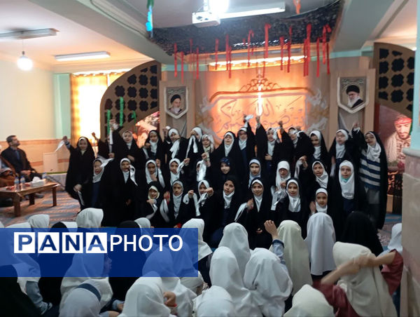 جلوه‌هایی از انس و ارادت دختران دانش‌آموز مدرسه انقلاب اسلامی۲ قم به شهیدان