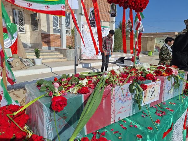 میزبانی دانش‌آموزان دختر بیرجندی از شهید گمنام 