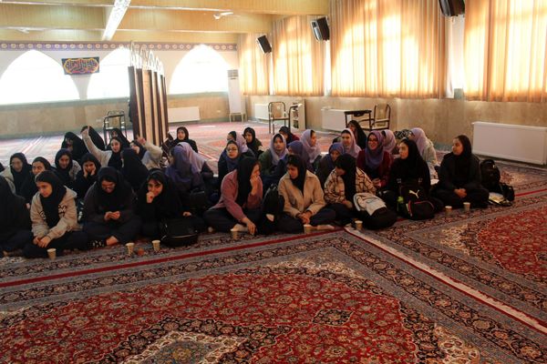 عزاداری باشکوه دانش‌آموزان و مسئولان در سوگ حضرت فاطمه زهرا (س)