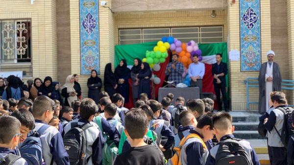 زنگ مهر و زنگ نماز دبستان معلم شهر آشخانه 