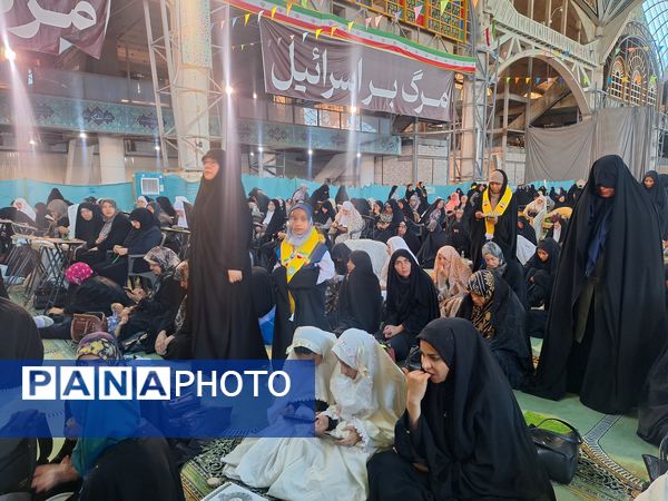 حضور پرشور دانش‌آموزان عضو سازمان دانش‌آموزی در نمازجمعه اصفهان