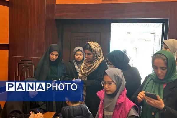 مسابقات استندآپ کمدی و مجری‌گری در سالن سجادیه بهارستان دو