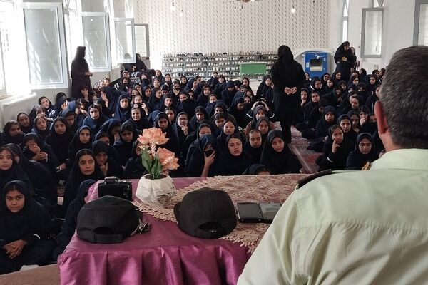 آشنایی با نیروی انتظامی گامی به سوی ارتقاء امنیت در مدرسه زکیه صباشهر