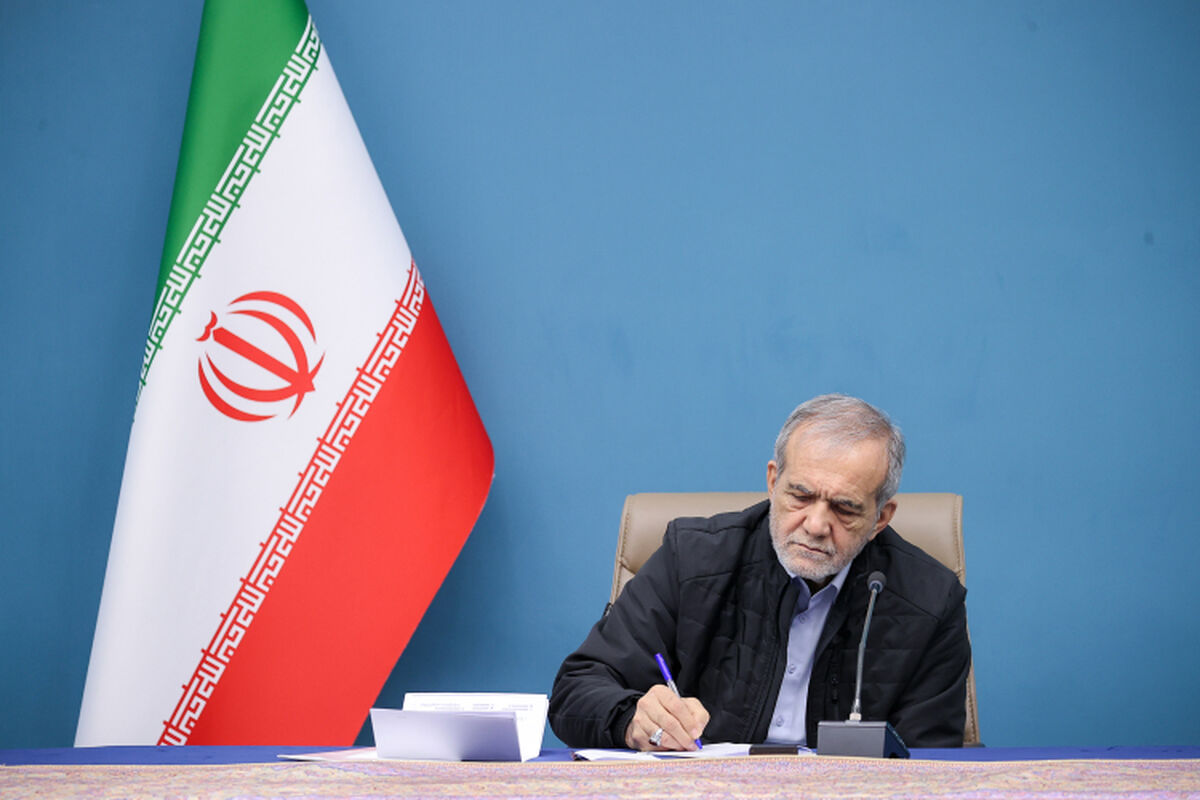 ‌پیام رئیس‌جمهور پزشکیان به همسران و خانواده‌های معظم 20 دولتمرد‌ شهید